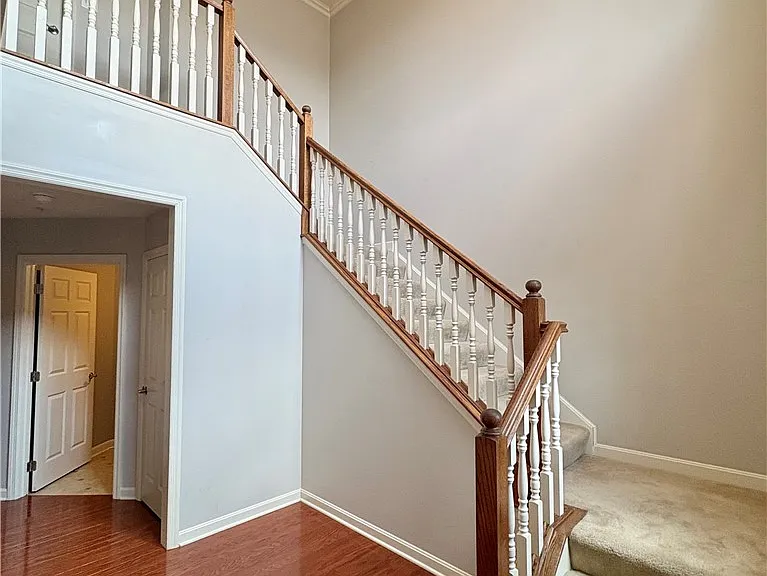 2046 Croghan Dr — Photo 2