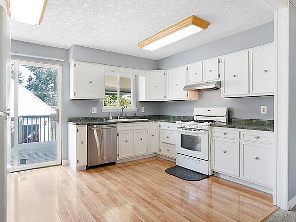 4th image of 3294 Tareyton Dr