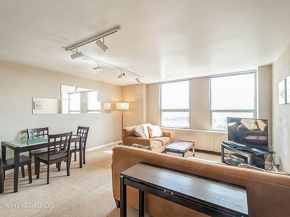 2nd image of 2626 N Lakeview Ave APT 1605