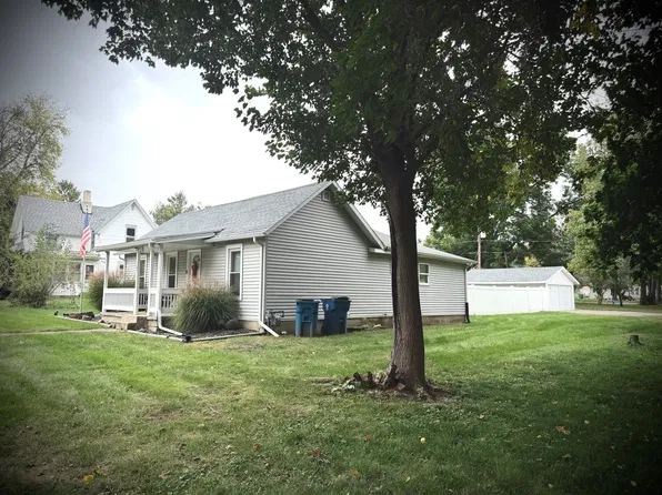 103 High St, Colfax, IL 61728