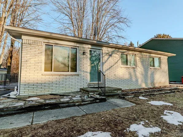 21466 Flanders St, Farmington Hills, MI 48335