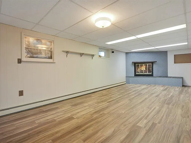 142 S 6th St — Photo 10