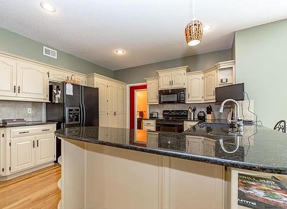 5th image of 15816 Rosewood St