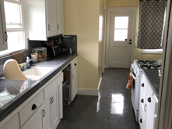 3rd image of 731 Brightwood Ave