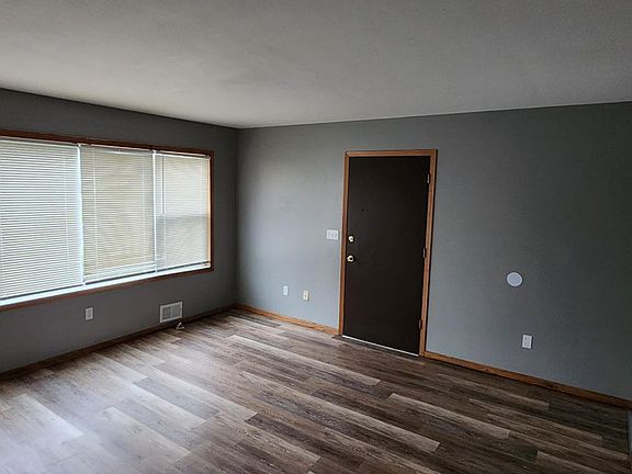 4th image of 8109-8111 W Villard Ave