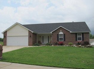 821 Pecan Hill Dr, Saint Charles, MO 63304
