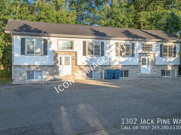 1302 Jack Pine Dr, Kalamazoo, MI 49006