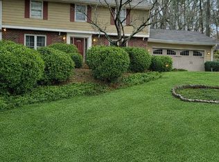 9870 Robinwood Ln, Roswell, GA 30075