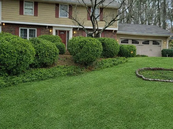 9870 Robinwood Ln, Roswell, GA 30075