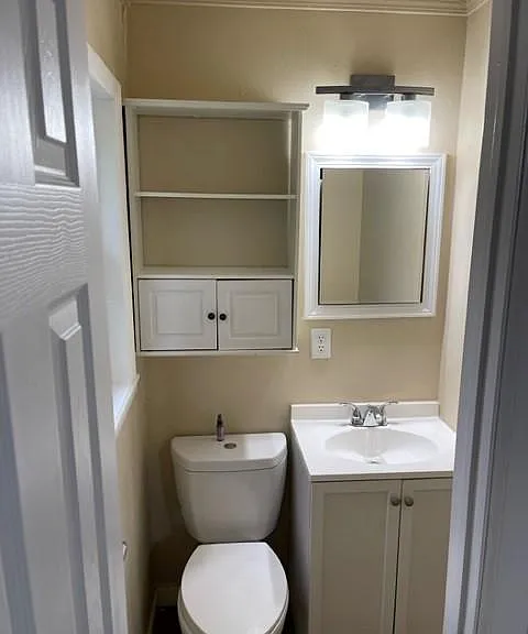 241 E Midway St — Photo 9