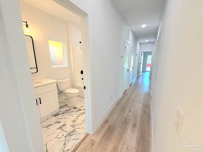 309 N Pace Blvd #B — Photo 16