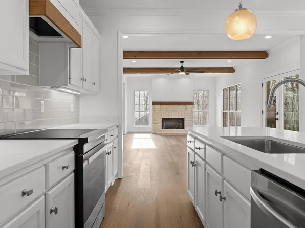 4715 Creek Point Ln, Signal Mountain, TN 37377