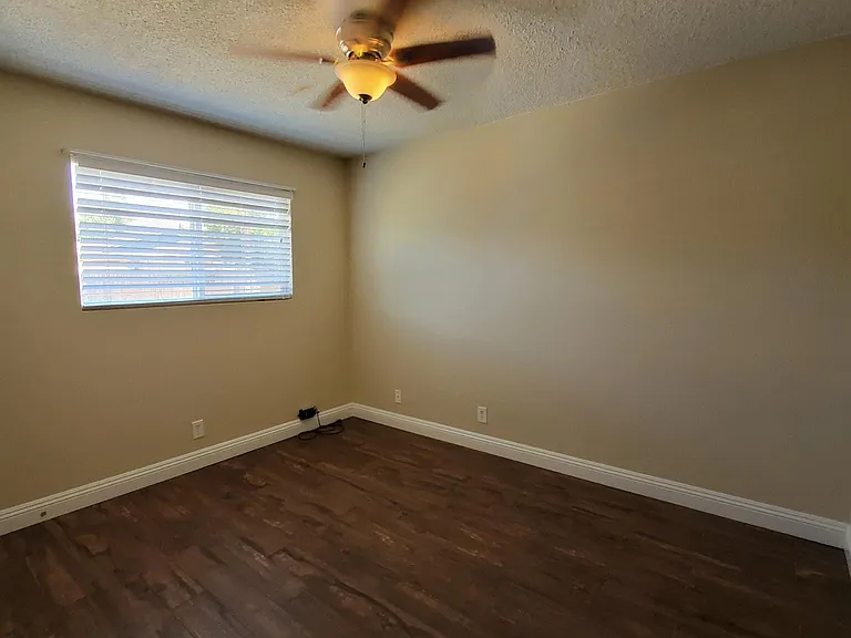 33670 Avenue C — Photo 10