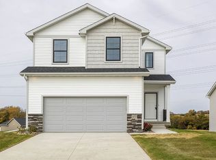 16525 Bentwood Dr, Urbandale, IA 50323