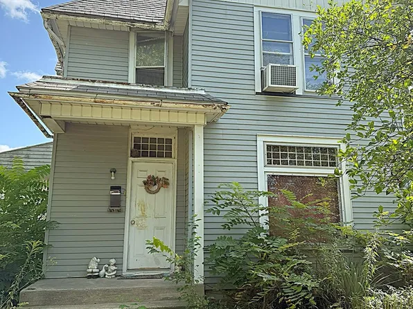 1504 W 3rd St, Dixon, IL 61021