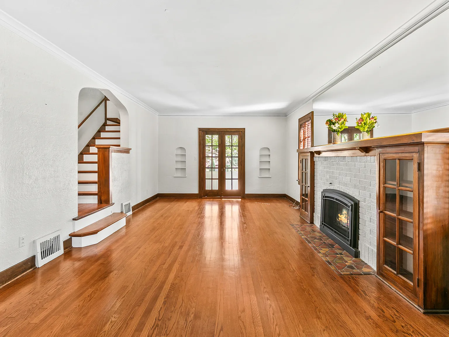 4 bed, 1.5 bath, 2241 sqft, $2,850 — Photo 4