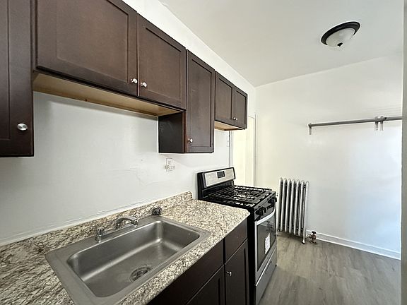 4th image of 931.5 W Sunnyside Ave #E3