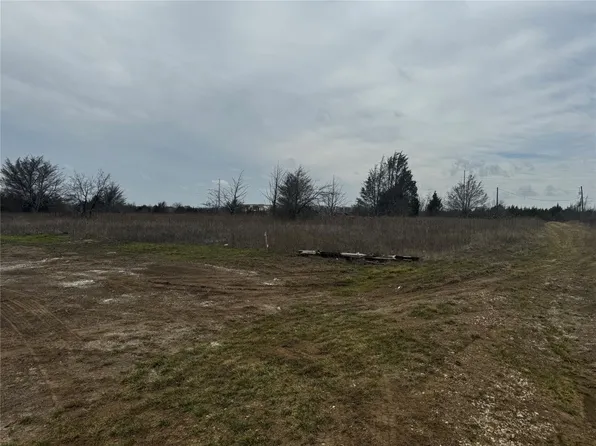 135 W Southbrook Dr, Red Oak, TX 75154