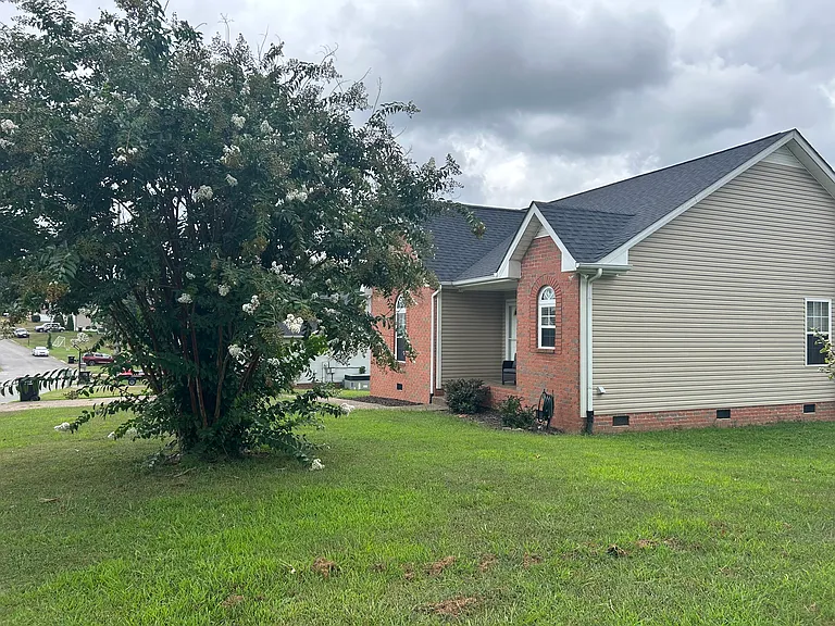 1030 Woodland Dr — Photo 1