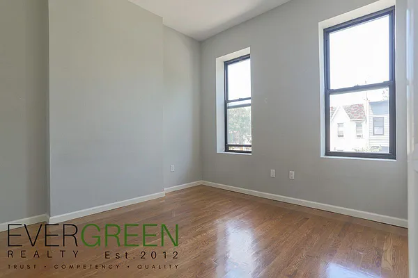 Rented by Evergreen Apartments BK | media 5