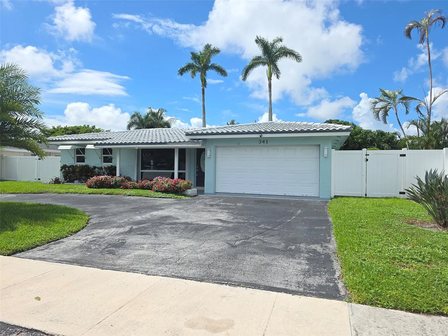 2 bed, 2.0 bath, 1770 sqft, $5,500 — Photo 2