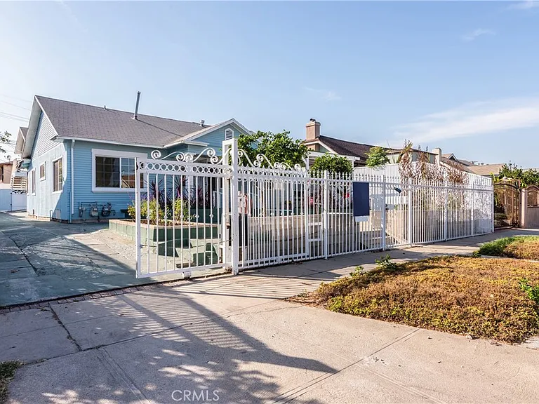 1125 N Heliotrope Dr — Photo 25