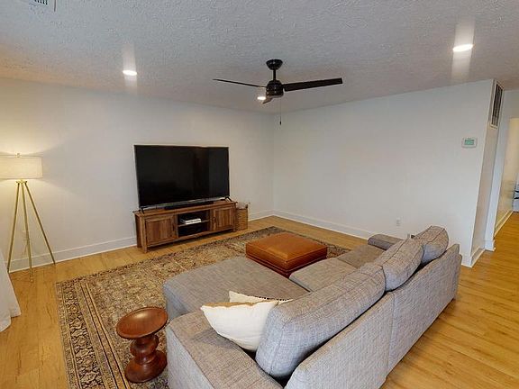 2nd image of 1854 Statesman Ct