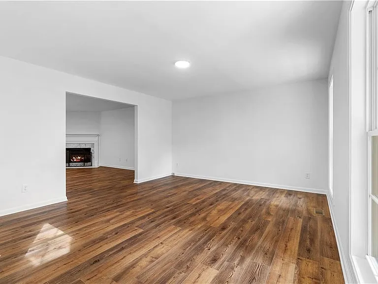80 Castle Ct — Photo 23