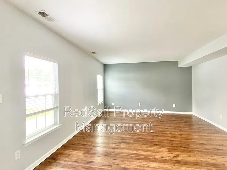 642 Kelso Dr — Photo 6