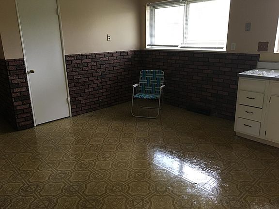 3rd image of 13 Blanchette Dr