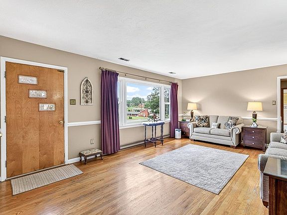 5th image of 741 Broadview Dr