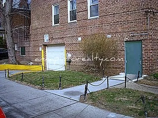 Sold by Anna Pinto Realty | media 18