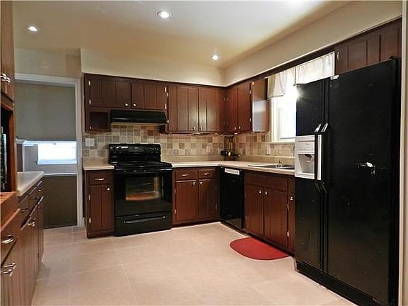 3rd image of 111 McBratney Dr