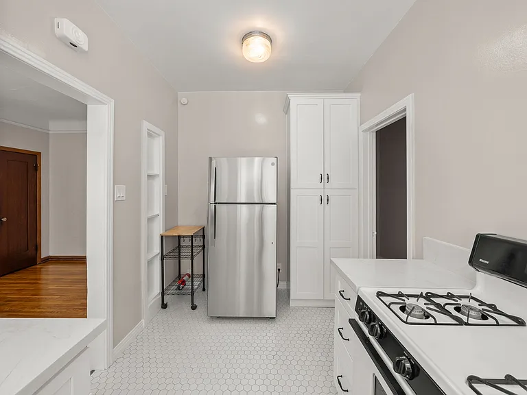 1136 Bennett Ave — Photo 17