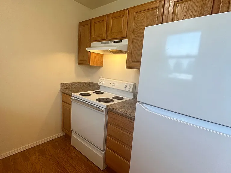 465 Taft — Photo 12