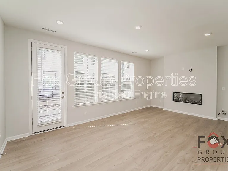 908 Mary Max Dr — Photo 14