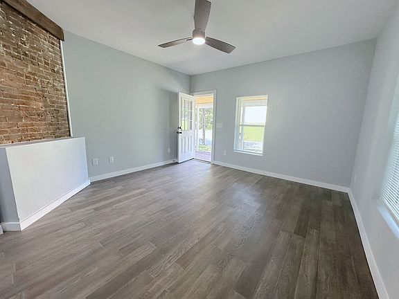 4th image of 203 N Logan St #0