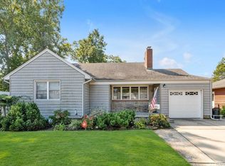 114 Shepherd St, Rockville Centre, NY 11570