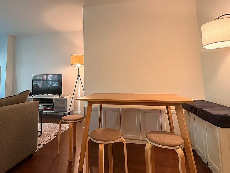 200 E 94th St #305 — Photo 3