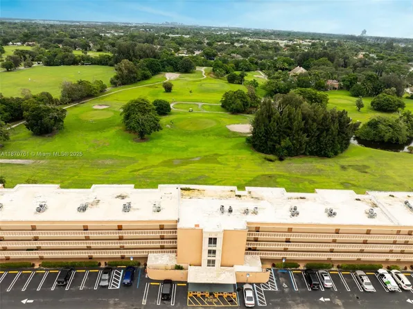 5100 SW 90th Ave APT 302, Cooper City, FL 33328