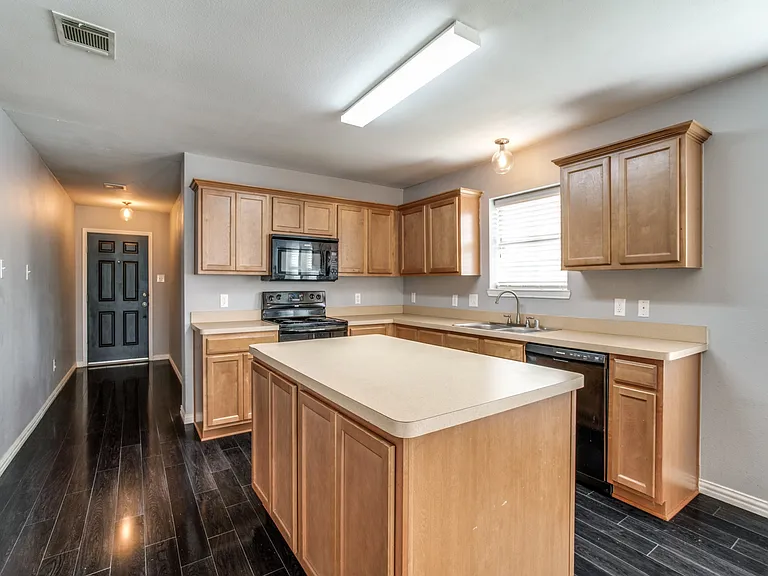 1213 Toledo Bend Dr — Photo 3