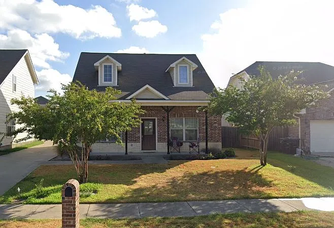 4 bed, 1715 sqft, $1,950 — Photo 1