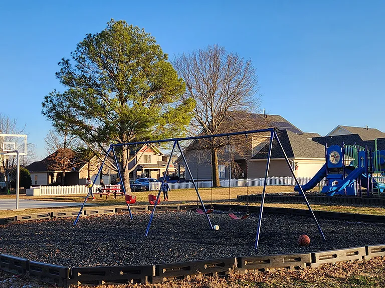 1501 NE Dysart Woods Ln — Photo 27