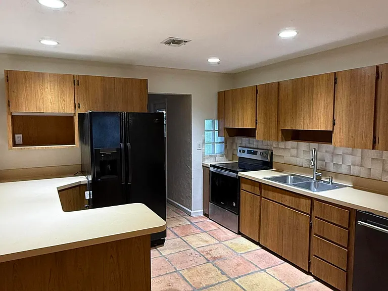817 Elm Rd — Photo 6