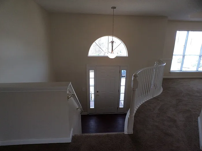 4 bed, 3.0 bath, 1946 sqft, $2,195 — Photo 3
