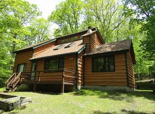 144 Pebble Rock Rd, Lackawaxen, PA 18435