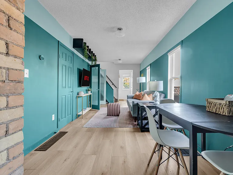 1147 E 8th St SE — Photo 31