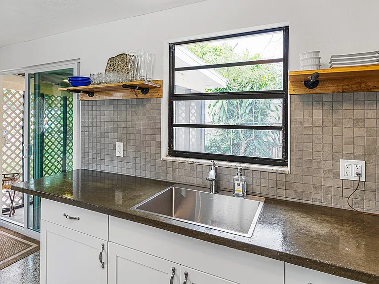 E Grove St — Photo 15
