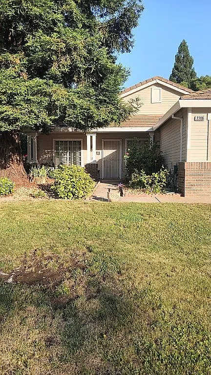 2206 Silver Creek Ln photo 1