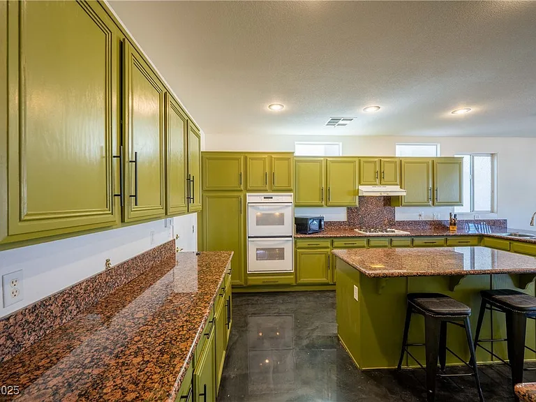 359 Hoskins Ct — Photo 9